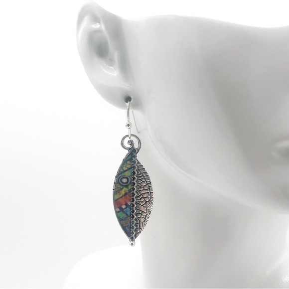 Boho festival silver tone and multicolored fish / leaf design fashion earrings - Picture 8 of 11